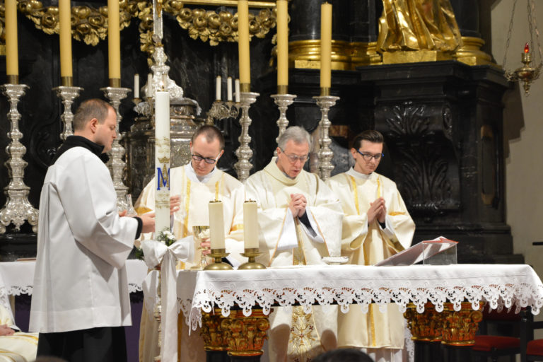 Read more about the article Ojciec Generał w Polsce