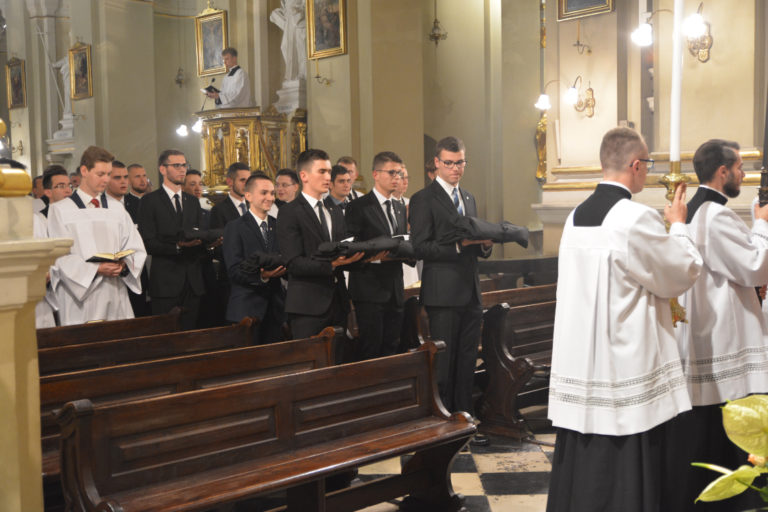 Read more about the article Obłóczyny i Bonum Propositum