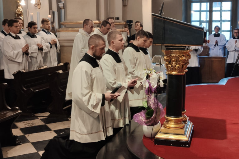 Read more about the article Śluby Święte 8 grudnia