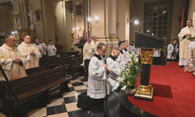 Read more about the article Śluby Święte 8 grudnia