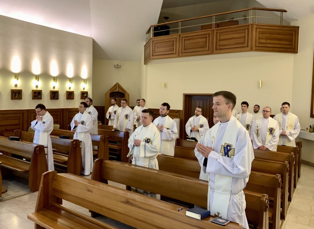 Warsztaty dla młodych księży w Krzeszowicach